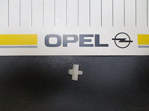 NEU Halter Zierleiste Kotflügel Radlauf Klammer Opel Rekord C Commodore A