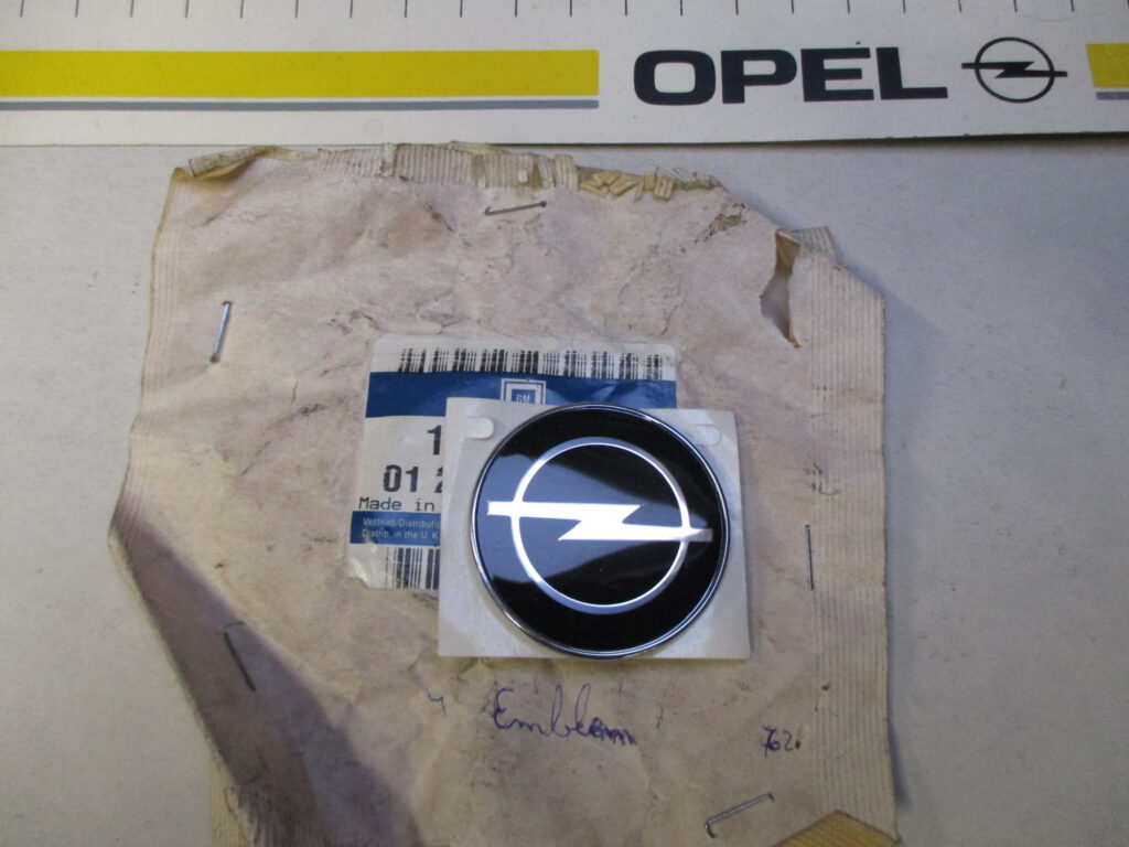 Opel Astra F – Opel-Emblem hinten (Original-Opel)